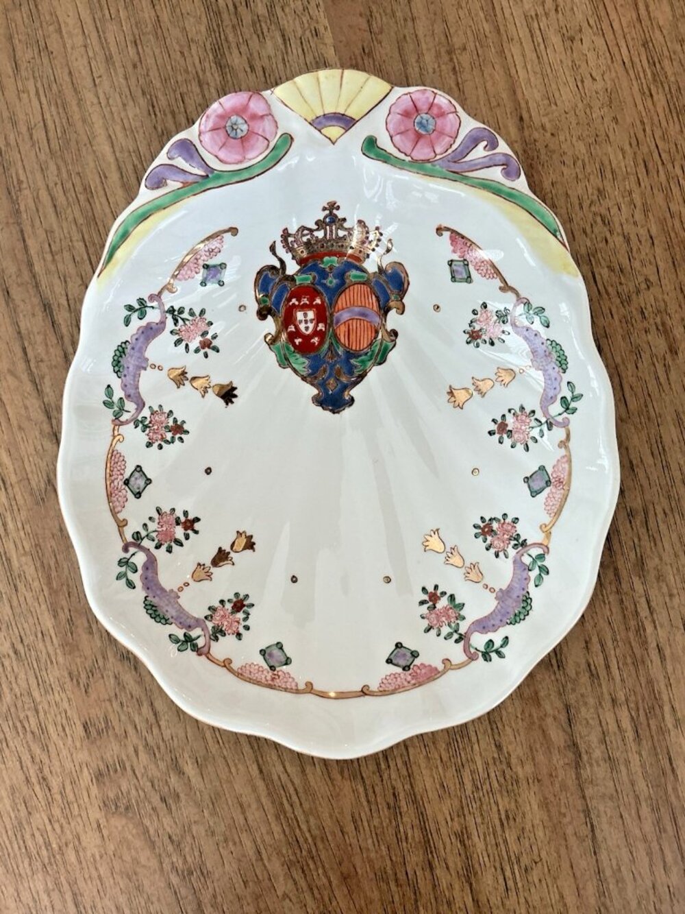 Early 20th C. Chinese Export Armorial Porcelain Shell Dish Hand Painted Crest